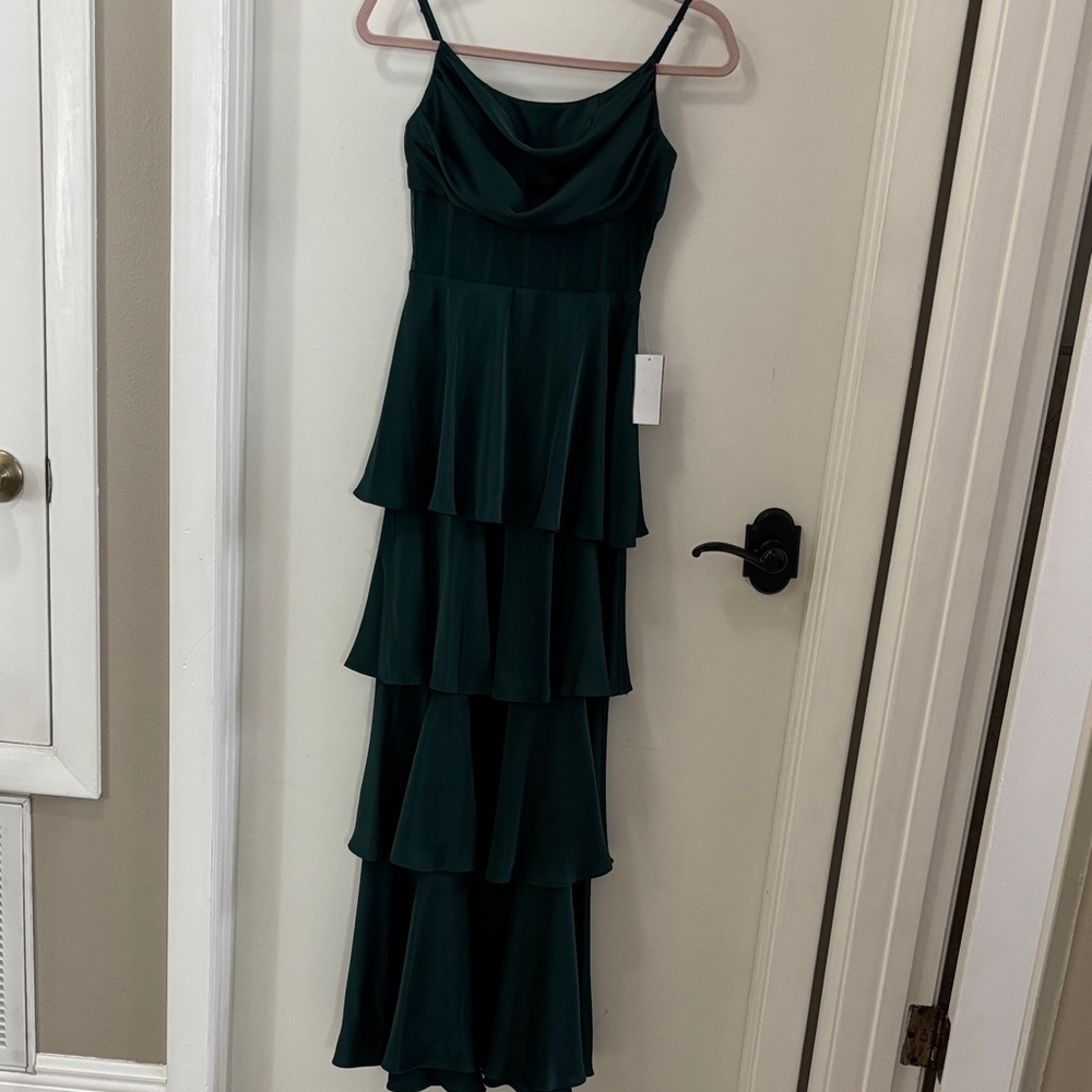 Beautiful Emerald Green Dress, Perfect for Any Occasion.